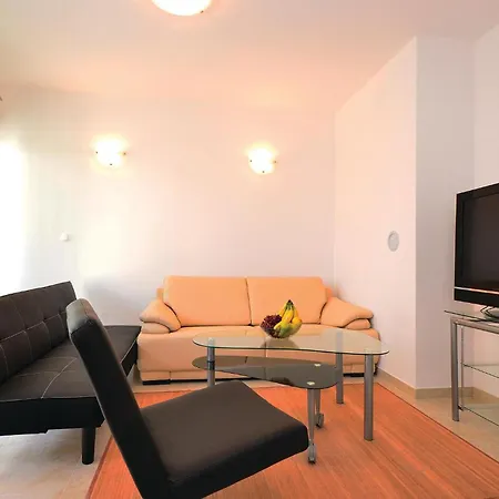 Апартаменты In With Swimming Pool