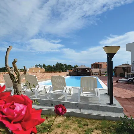 In With Swimming Pool Апартаменты