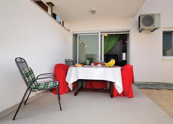 In With Swimming Pool