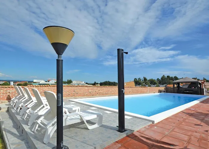 In With Swimming Pool * Nin