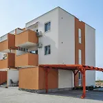 In With Swimming Pool Apartment *