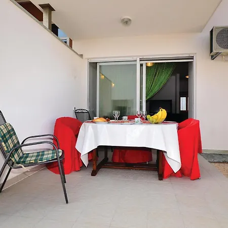 In With Swimming Pool