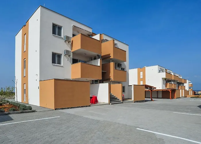 In With Swimming Pool * Nin